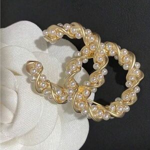 Fashion Jewelry Gold and Pearl Brooch